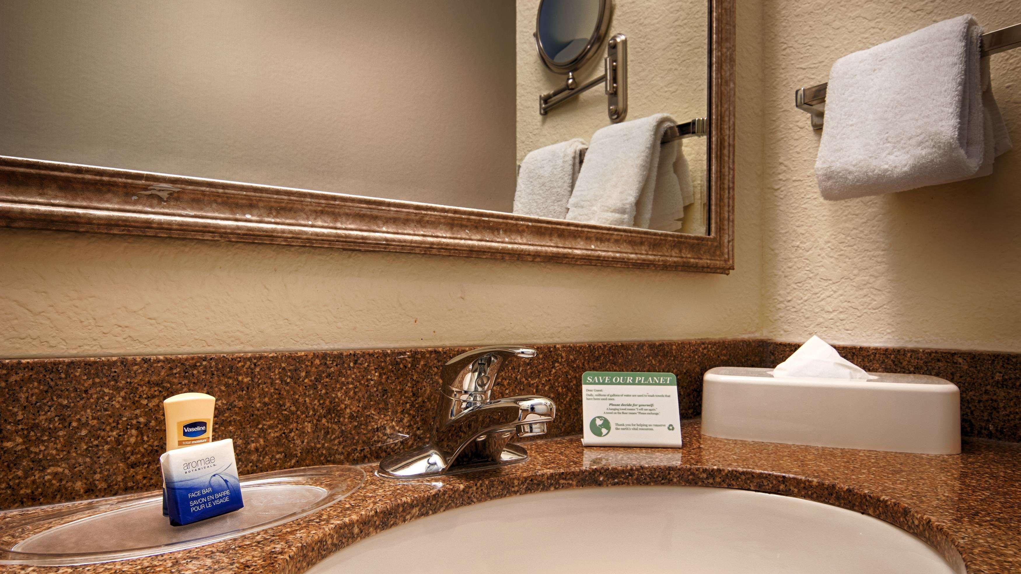 Best Western Plus Newport News Esterno foto