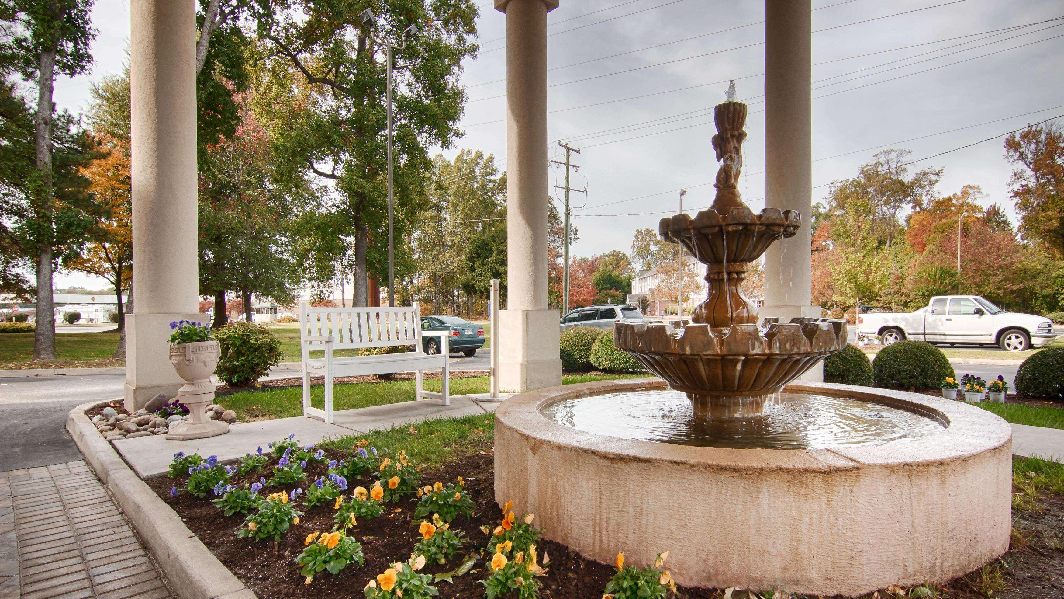 Best Western Plus Newport News Esterno foto